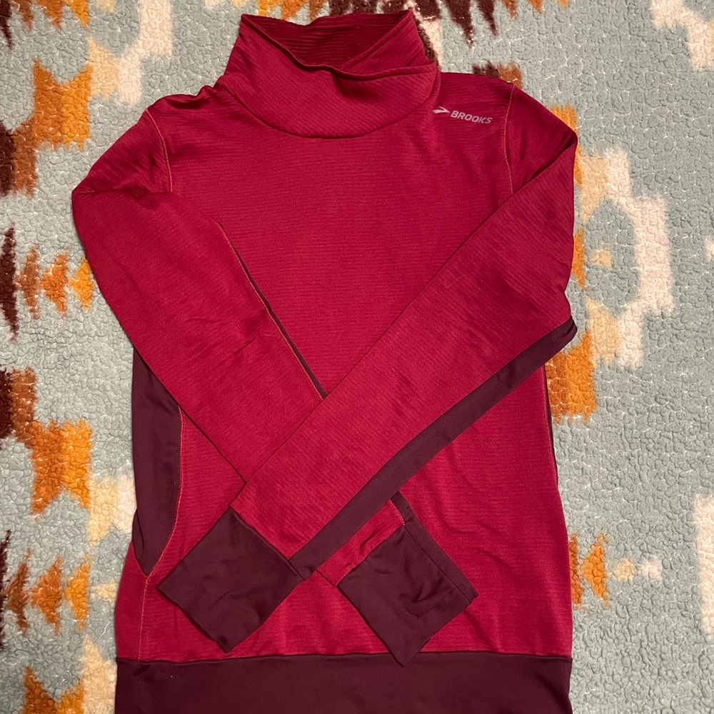 Brooks running sweater medium